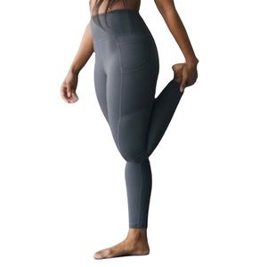 Zyia Pearl Light And Tight Pocket Leggings Gray Size Medium